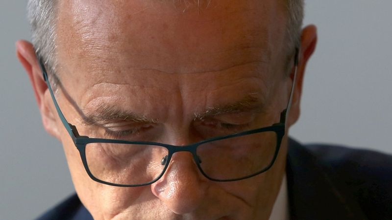 Saeimas opozīcija «kutinās» Rasnaču