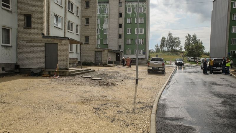 FOTO: Iekšpagalmu sakārtošanā Rīgā lielas problēmas rada privātīpašumi