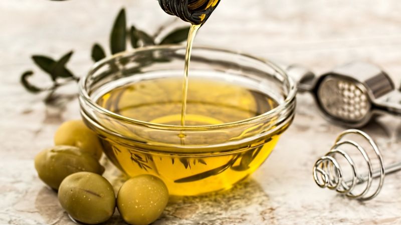 Olīveļļas cena strauji planējusi lejup
