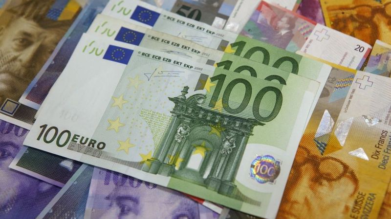 Eiro ilgākais kritums kopš tā ieviešanas