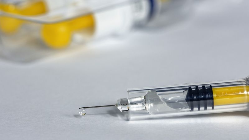 Pfizer un Moderna paaugstinājušas cenas ES