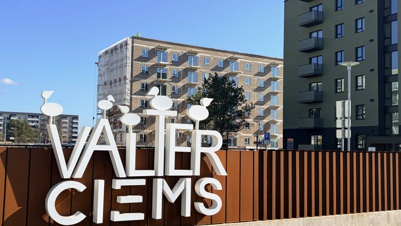 Atzīmēti otrie spāru svētki dzīvojamo māju projektā Valterciems