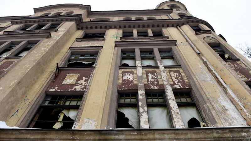 Rīgas dome atsaka Kalnciema ielas grausta īpašnieku lūgumam pagarināt nama sakārtošanas termiņus