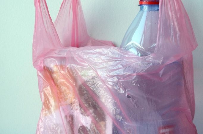 Plastmasas maisiņus pārstrādās granulās