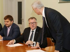 JV bez premjera amata pretendēs arī uz ārlietu un finanšu ministru vietām