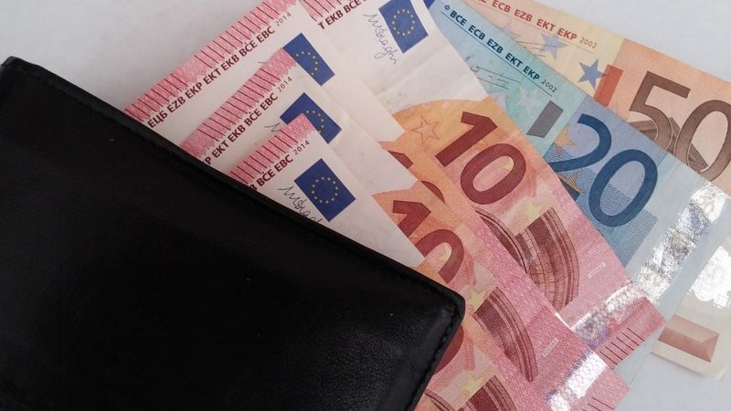 252 tūkstoši ekonomiski aktīvo iedzīvotāju var zaudēt iespēju aizņemties pie licencētiem kredītdevējiem