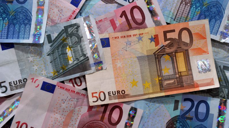 Eirozona dod zaļo gaismu Grieķijas aizdevuma nākamā maksājuma piešķiršanai