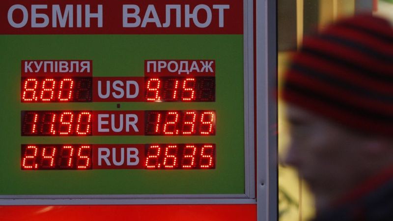 Ukrainas grivnas vērtība sasniedz rekordzemu līmeni