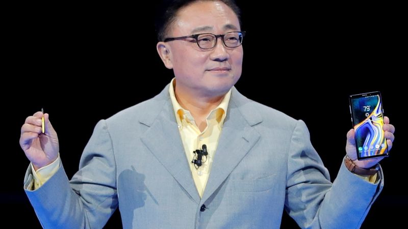 Samsung varētu prezentēt salokāmu viedtālruni