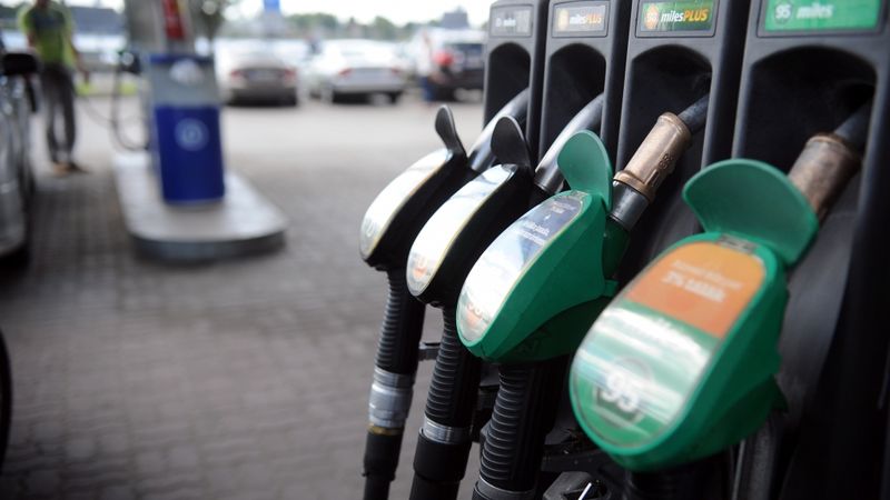 Nodokļu slogs degvielai nākamgad būs par 10 centiem litrā augstāks nekā Lietuvā