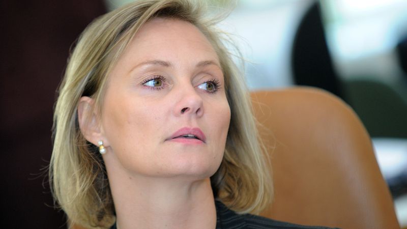 Papildināta - Broka atkāpjas no tieslietu ministra amata