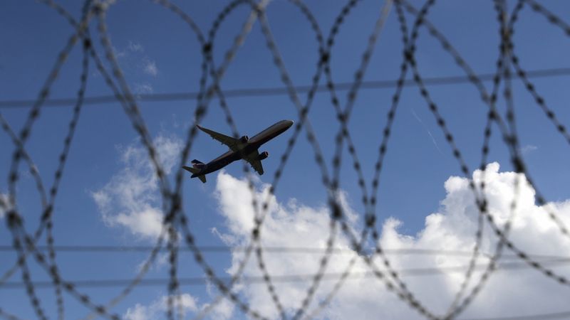 Pašreiz nav pamata aizkavēt Sukhoi Superjet-100 lidmašīnu ielidošanu