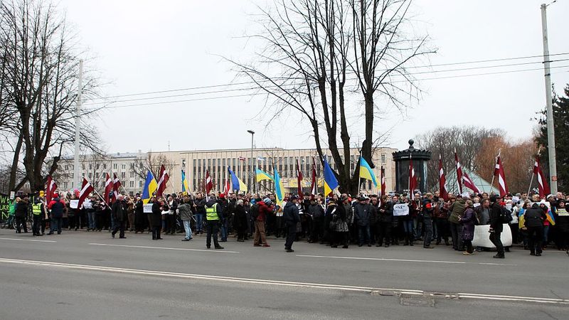 Pikets Ukrainas atbalstam Rīgā pulcē vairāk nekā pustūkstoti cilvēku