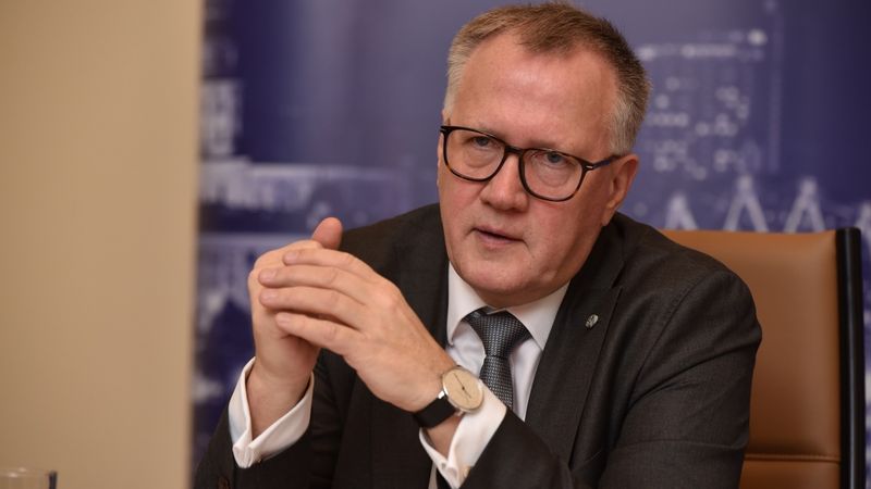 Rosinās diskutēt par banku pagaidu solidaritātes maksu