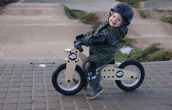 16  jaunie uzņēmēji prezentē idejas investoriem