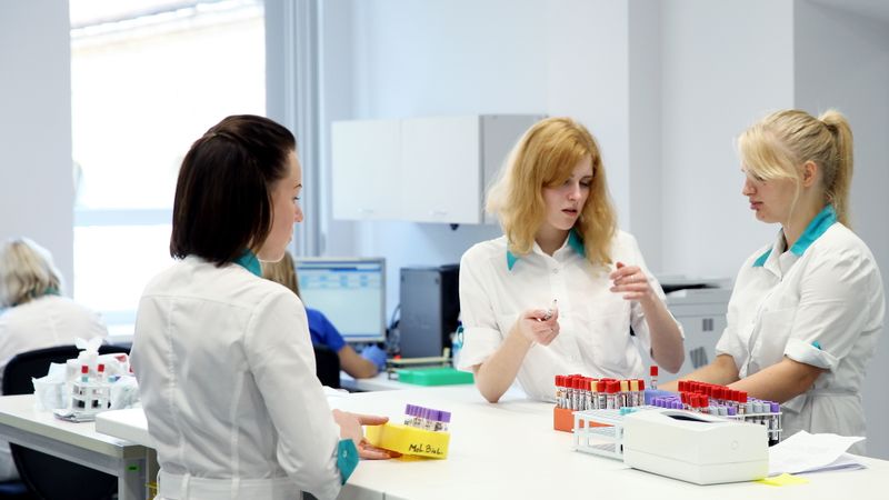 FOTO: Atklāj divus miljonus vērto Centrālās laboratorijas jauno filiāli