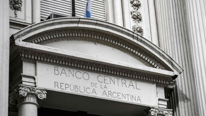 Argentīna ievieš valūtas kontroli, lai balstītu ekonomiku