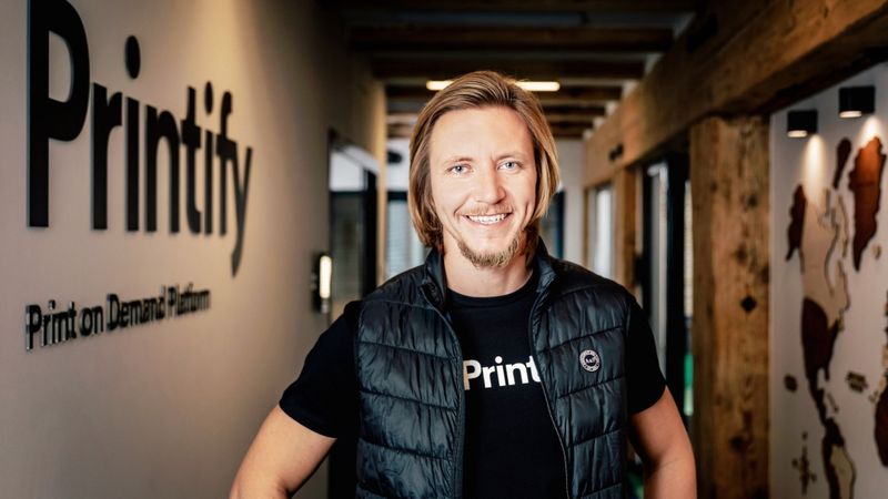 Noslēdzoties investīciju raundam, Printify darbinieki saņem 10 miljonus dolāru