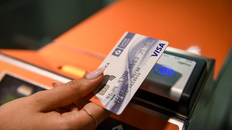 Bezkontakta funkciju izmanto aptuveni 60% maksājumu karšu īpašnieku