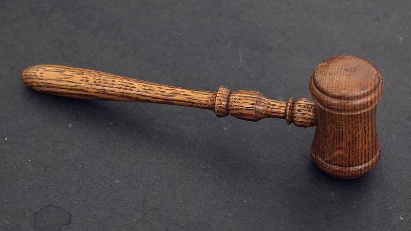Liepājā mobilizē teju visus advokātus plašas nodokļu krāpšanas shēmas dalībnieku aizstāvībai