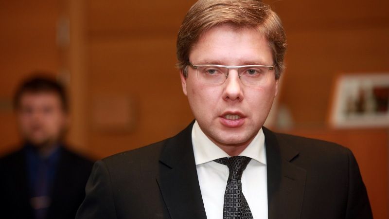 Ušakovs no amata neatkāpsies; Premjera rīcību dēvē par mēģinājumu nošaut divus zaķus ar vienu šāvienu