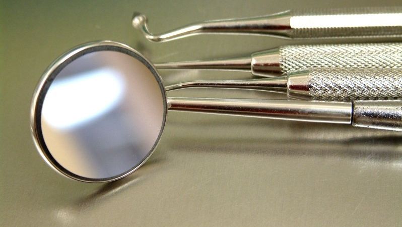 Atkal augusi ēnu ekonomika zobārstniecībā