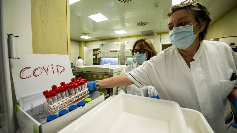 Koalīcija vienojas zinātniekiem Covid-19 izpētei piešķirt piecus miljonus eiro