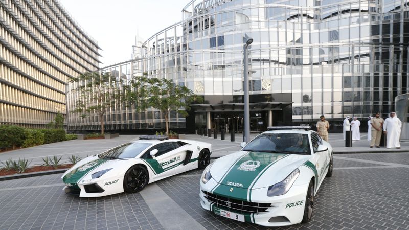 Dubaijas policija brauks ne vien ar Lamborghini, bet arī Ferrari