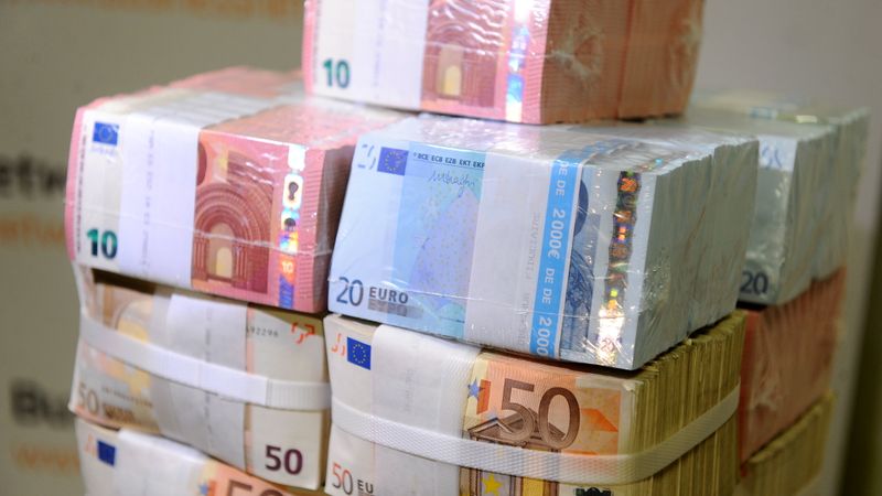 Kopš Latvijas pievienošanās eirozonai naudas viltotāji iepludinājuši gandrīz 80 000 eiro