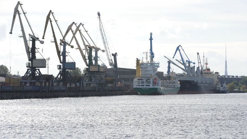 Grib pārdalīt ostu miljonus