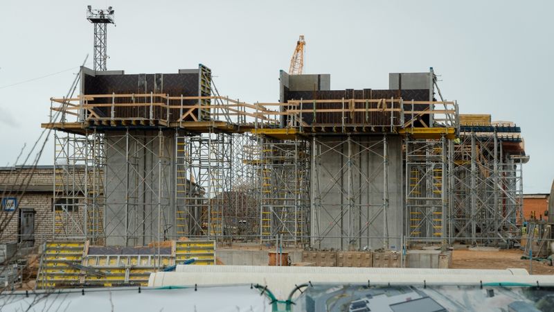FOTO: Līdz 2026.gadam plānots izbūvēt satiksmes pārvadu no Tvaika ielas uz Kundziņsalu