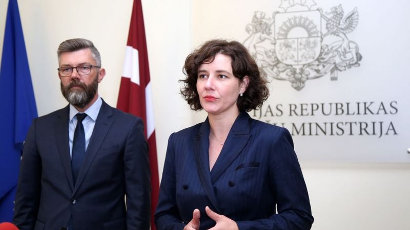 Martinsons izgāž Skujiņu