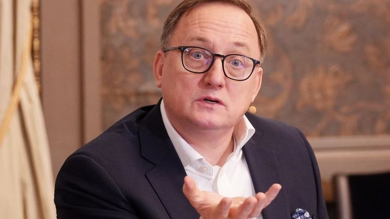 Kazāks: Nebanku kreditētājiem esošā uzraudzības kārtība ir pierasta, ērta un, iespējams, kādam arī izdevīga
