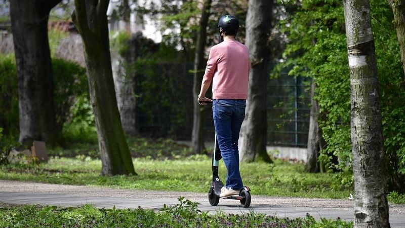 Ceļu satiksmes likumā plānots iekļaut elektroskrejriteņus