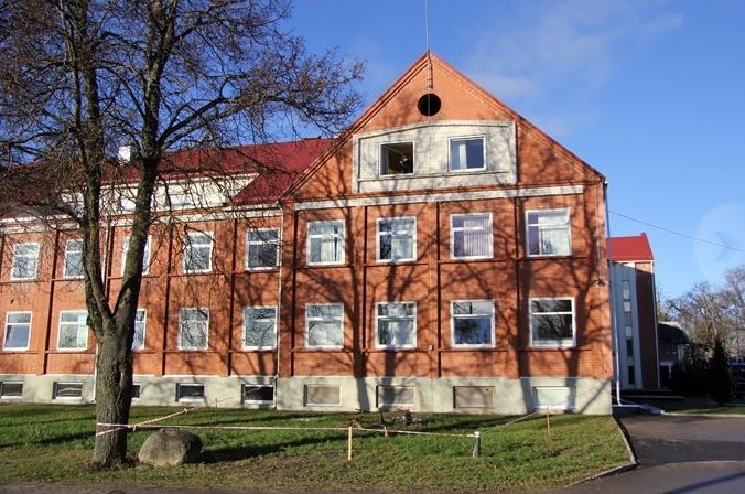 Zaļenieku pamatskolā izcēlies ugunsgrēks; skolēni evakuēti