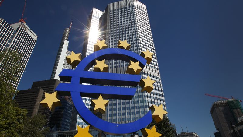 ECB atlikušas trīs iespējas, kā cīnīties ar zemo inflāciju
