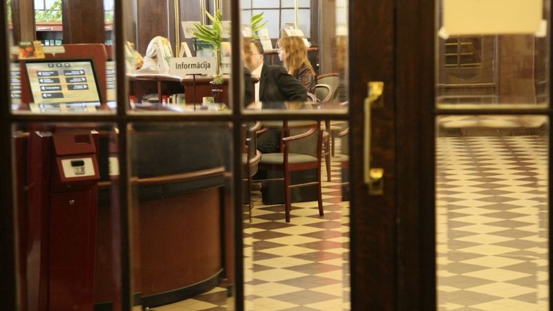 Bažījas par Hipotēku un Zemes bankas pārdošanu