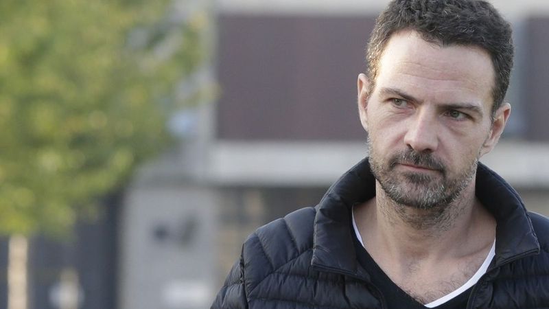 Cietumu pametis brokeris, kurš  Societe Generale radīja 4,9 miljardu eiro zaudējumus