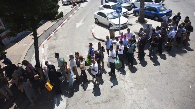 Pirms iespējamiem triecieniem Sīrijai, Izraēlā ievērojami palielinājies pieprasījums pēc gāzmaskām
