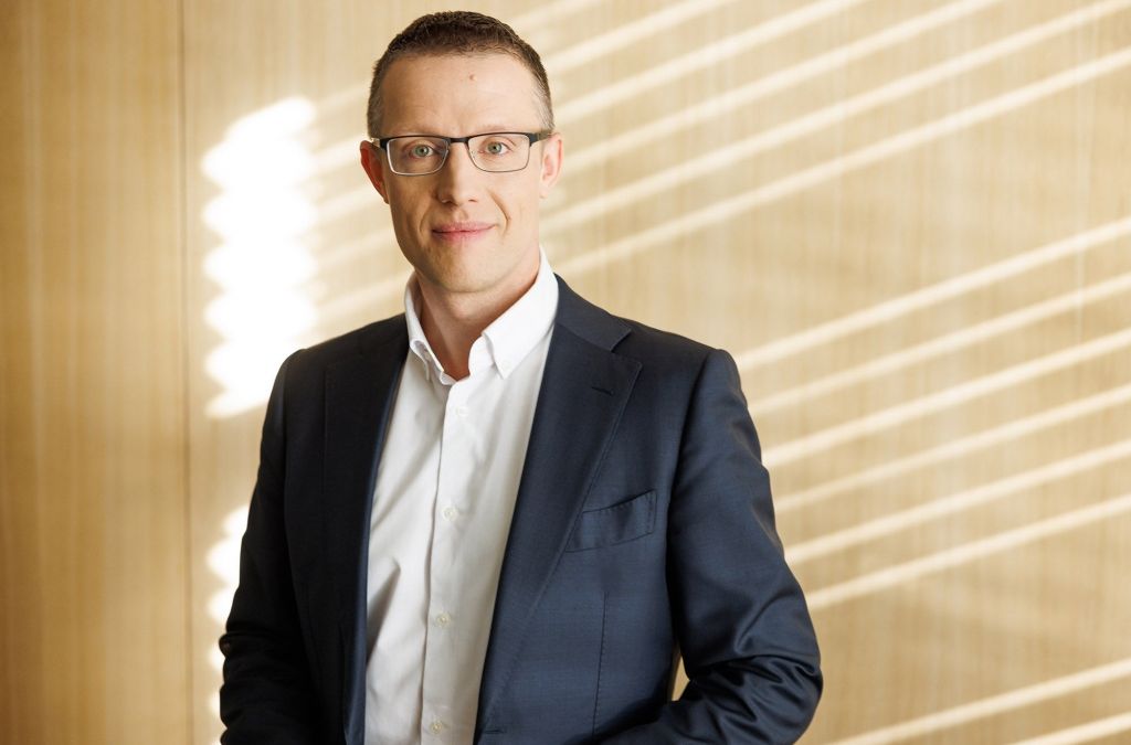 Finanšu tirgu pārskats: Irānas kara pamiera nosacījumi dod cerību