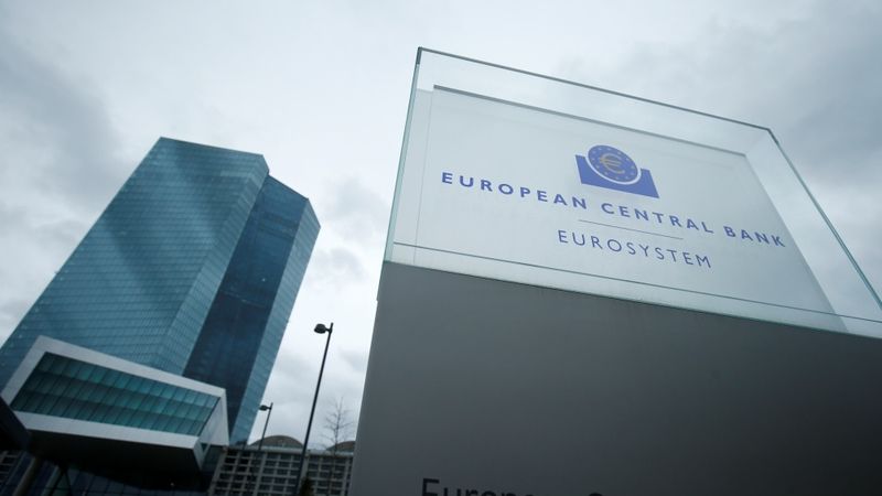 ECB: Eirozonas ekonomikas spēcīgā izaugsme 2018.gadā turpināsies