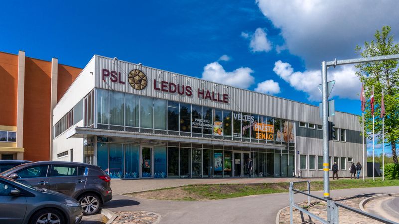 Ar sākumcenu miljons eiro izsolē pārdos ledus halli Rīgā