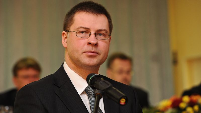 Premjers: tikai 1% amatpersonu pārkāpumu seko iestāžu vadītāju rīcība
