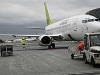 airBaltic lidmašīna nosēdināta, darbojoties tikai vienam dzinējam