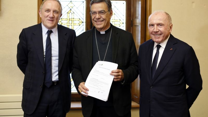 Miljardieris ziedo 100 miljonus eiro Parīzes Dievmātes katedrāles atjaunošanai