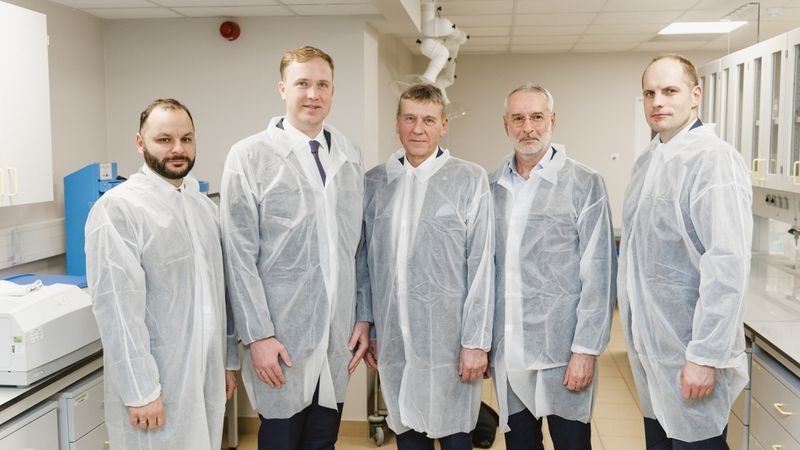 FOTO: Ekonomikas ministrs viesojas Olainfarm zāļu ražotnē