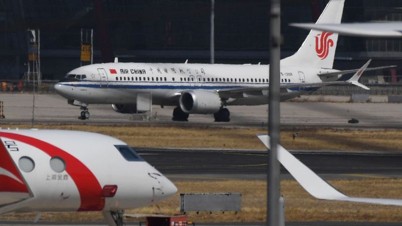 Ķīna liek aviokompānijām pārtraukt lidojumus ar Boeing 737 MAX 8 lidmašīnām