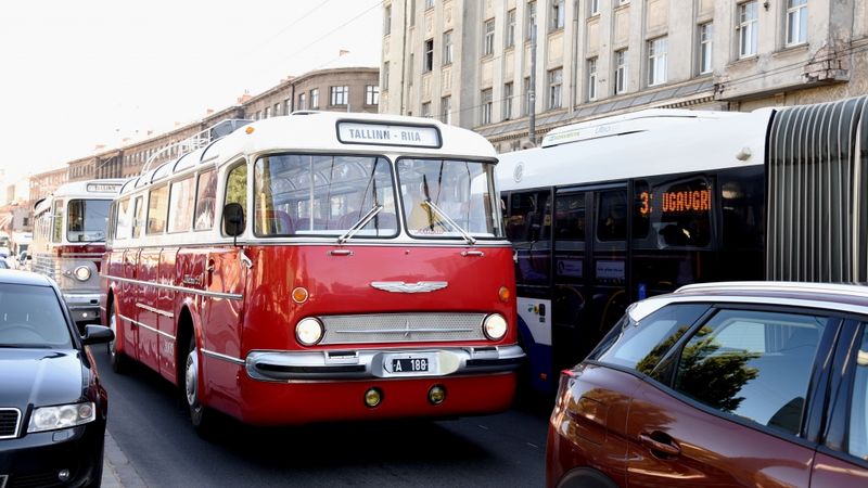 FOTO: Rīgas ielās atgriežas pagātne