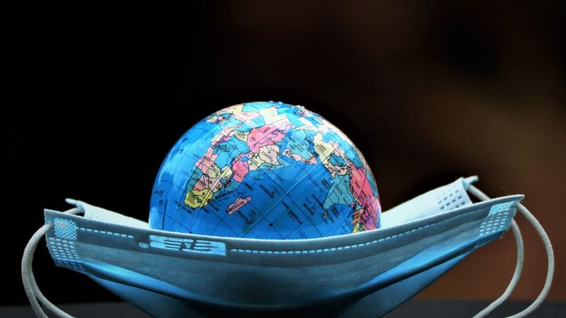 Pasaules līderi aicina uz globālu vienošanos cīņai ar pandēmijām nākotnē