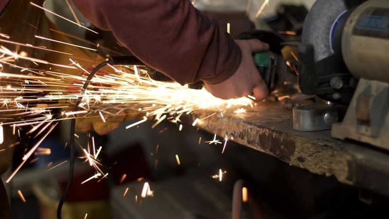 Apstrādes rūpniecības produkcijas apjomi turpina augt